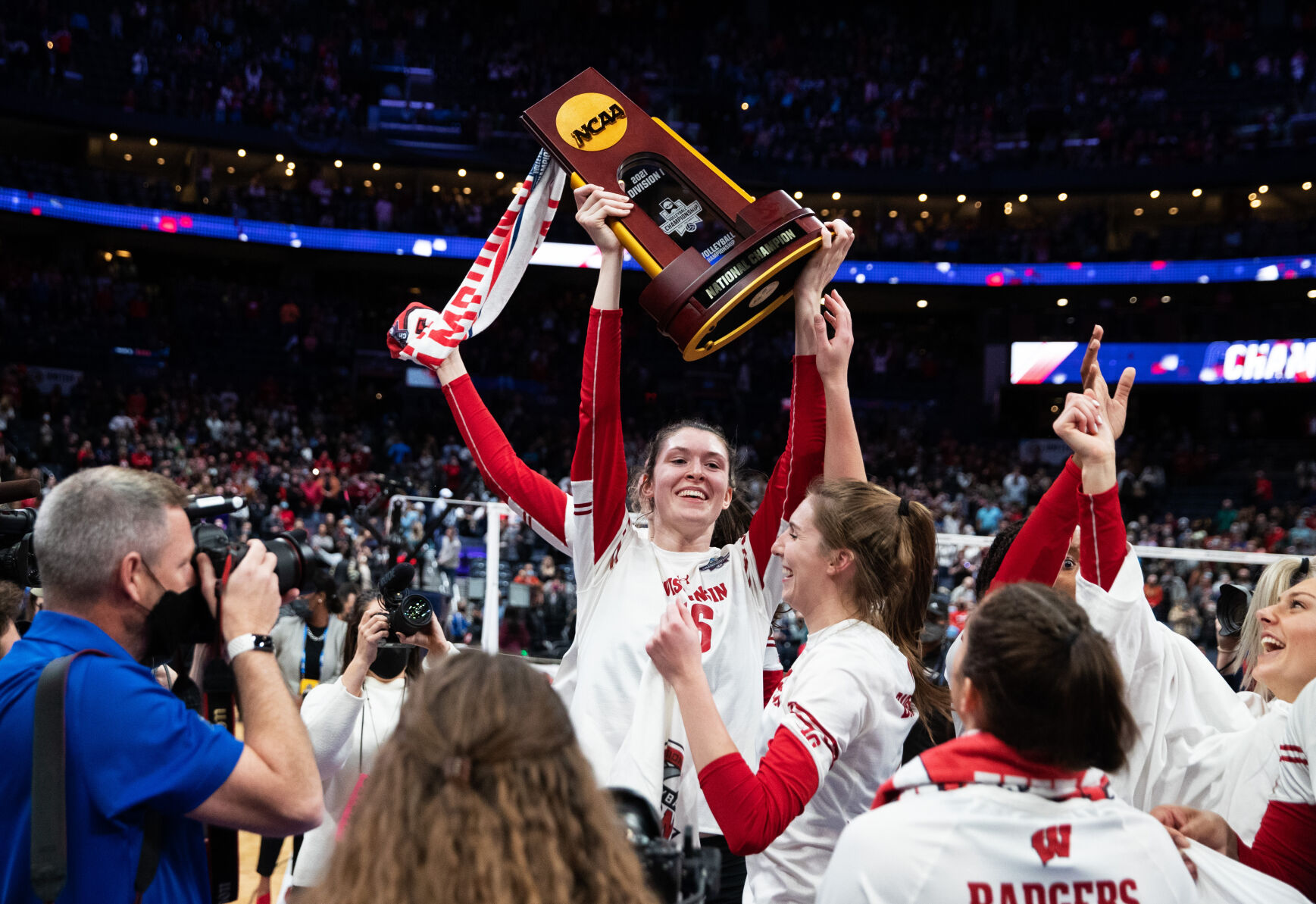 121921-owh-spo-nuvolley27.jpg